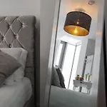 Liverpool City Centre Apt Sleeps 10